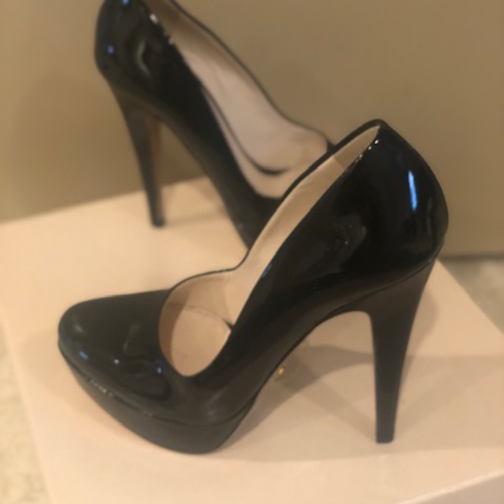 PRADA Patent Leather Pointed-Toe Pumps Size: 4.5 - Picture 2 of 6